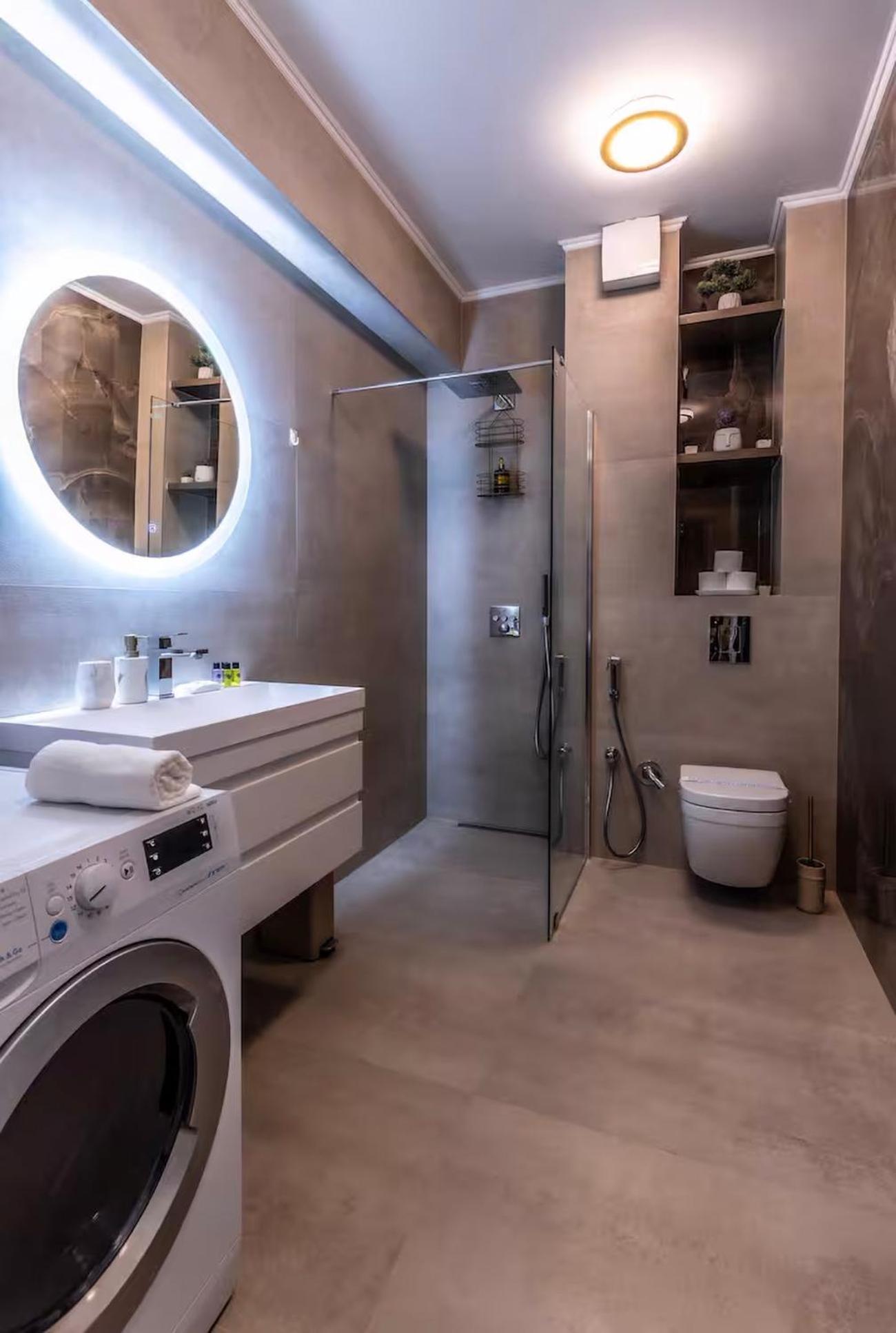 Prestige Luxury - Prime Location - Private Garage Parking Apartment Sarajevo