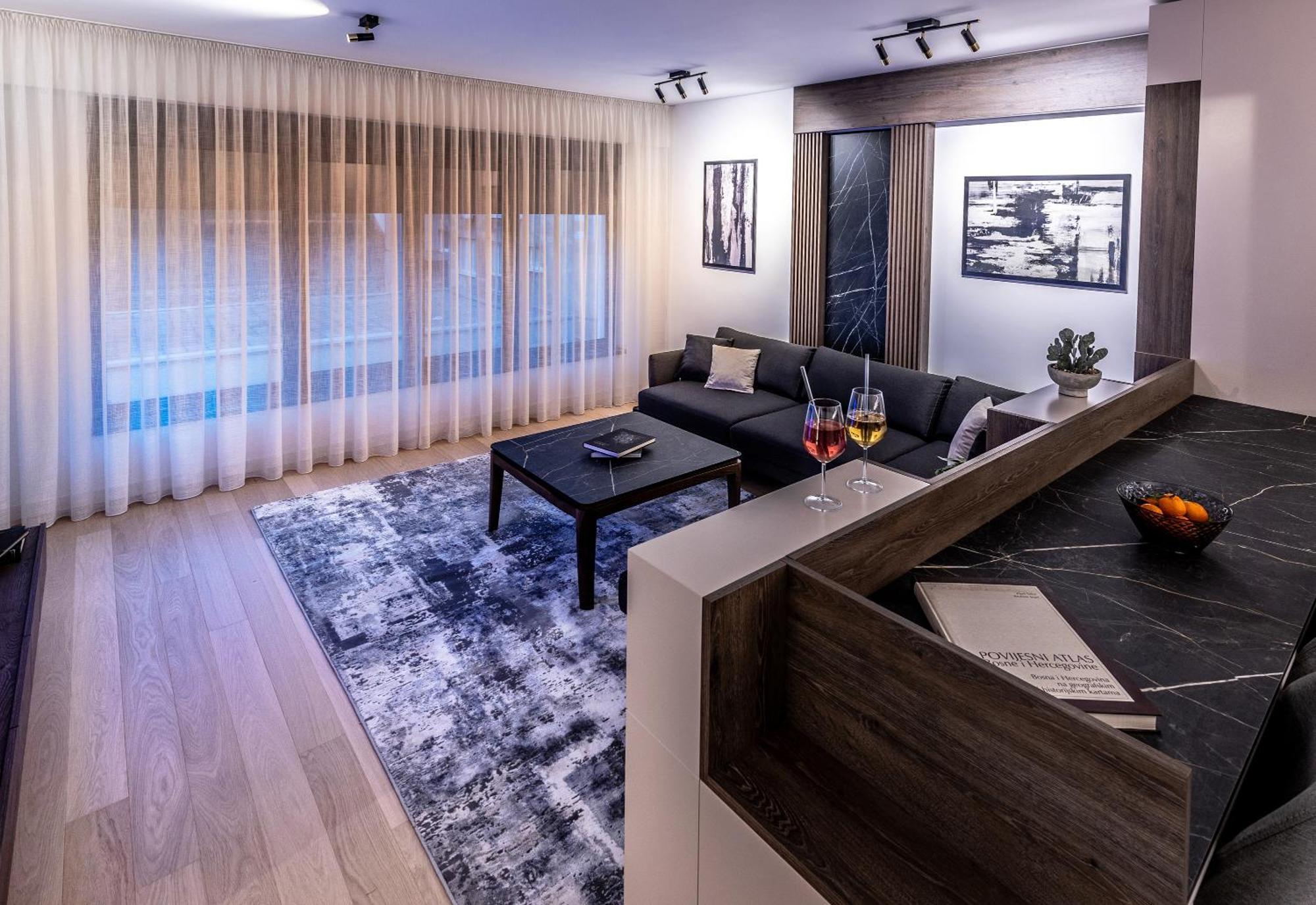 Prestige Luxury - Prime Location - Private Garage Parking * Sarajevo