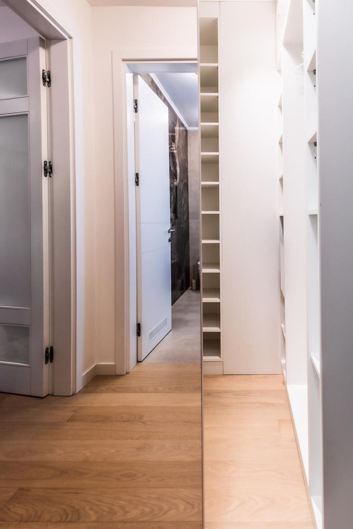 Prestige Luxury - Prime Location - Private Garage Parking Apartment *