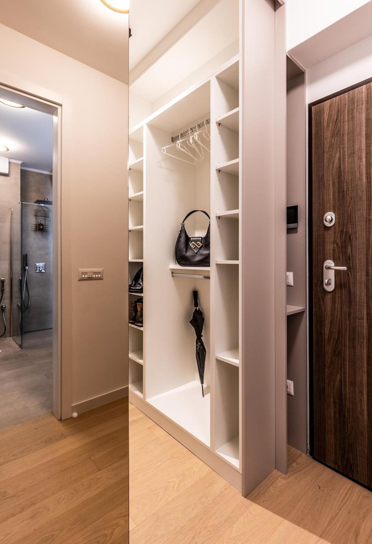 Prestige Luxury - Prime Location - Private Garage Parking *