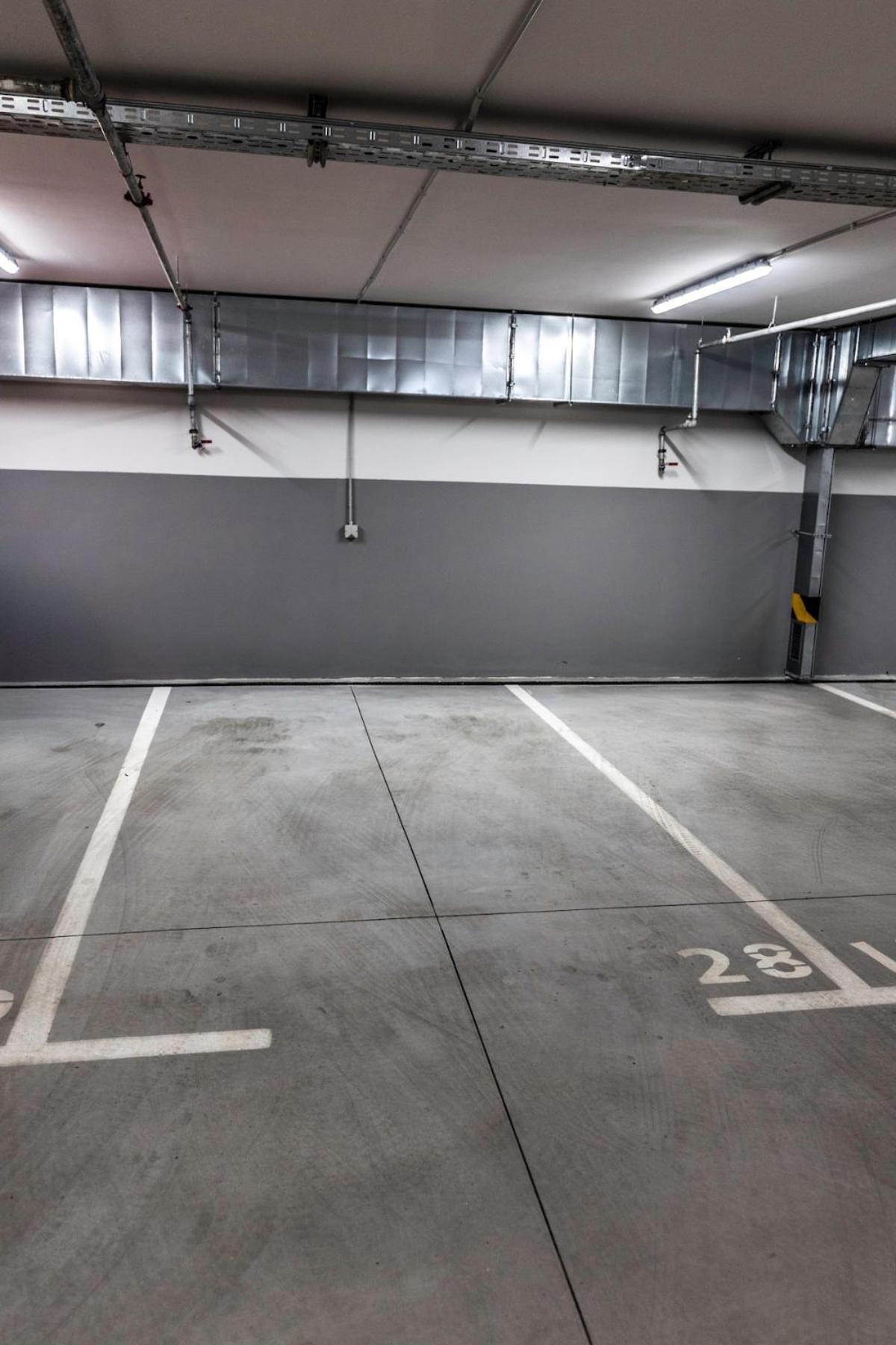 Prestige Luxury - Prime Location - Private Garage Parking * Sarajevo