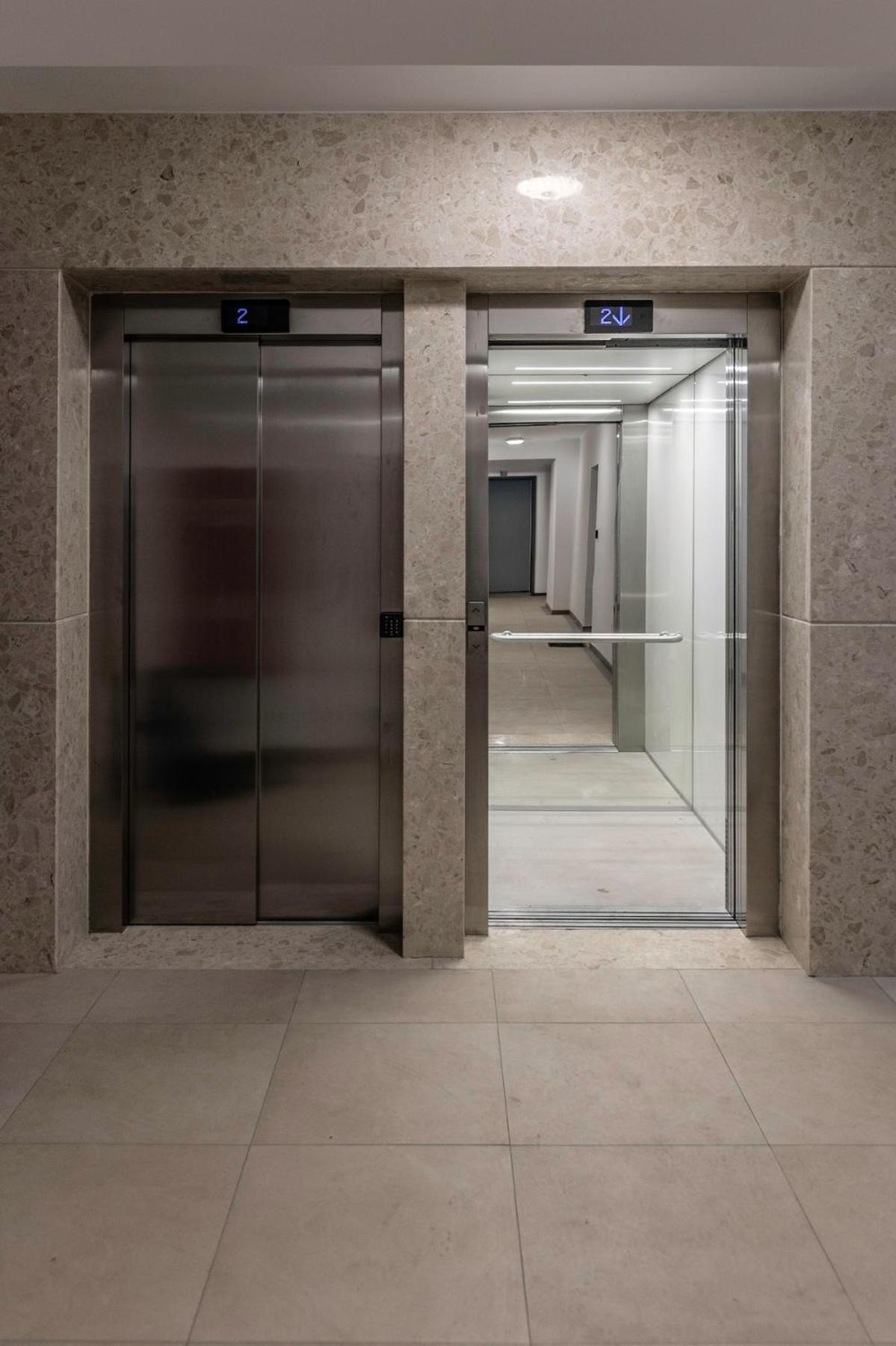 Prestige Luxury - Prime Location - Private Garage Parking Apartment Sarajevo