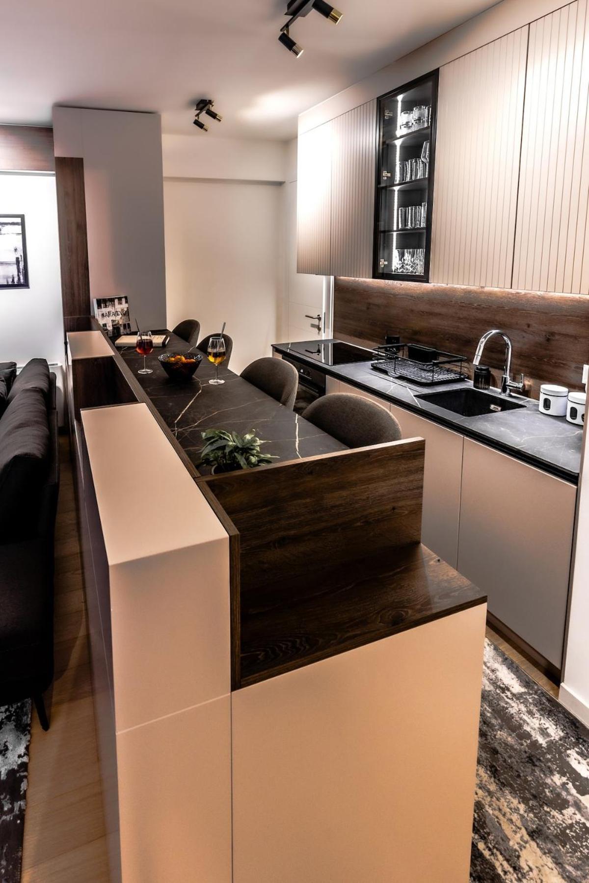 Prestige Luxury - Prime Location - Private Garage Parking *